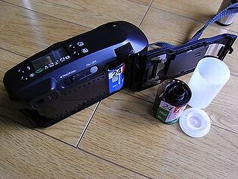 銀塩フィルムカメラ