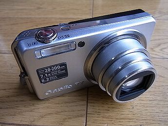 RICOH Caplio R7