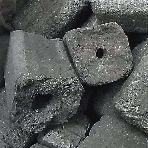 備長炭（びんちょうたん）、ウバメガシ