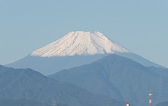 富士山　半分、雪をかぶった
