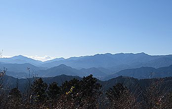 大山(1252m)、丹沢山地(1673m)