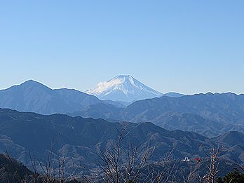 大室山(1587m)、富士山、今倉山(1470m)